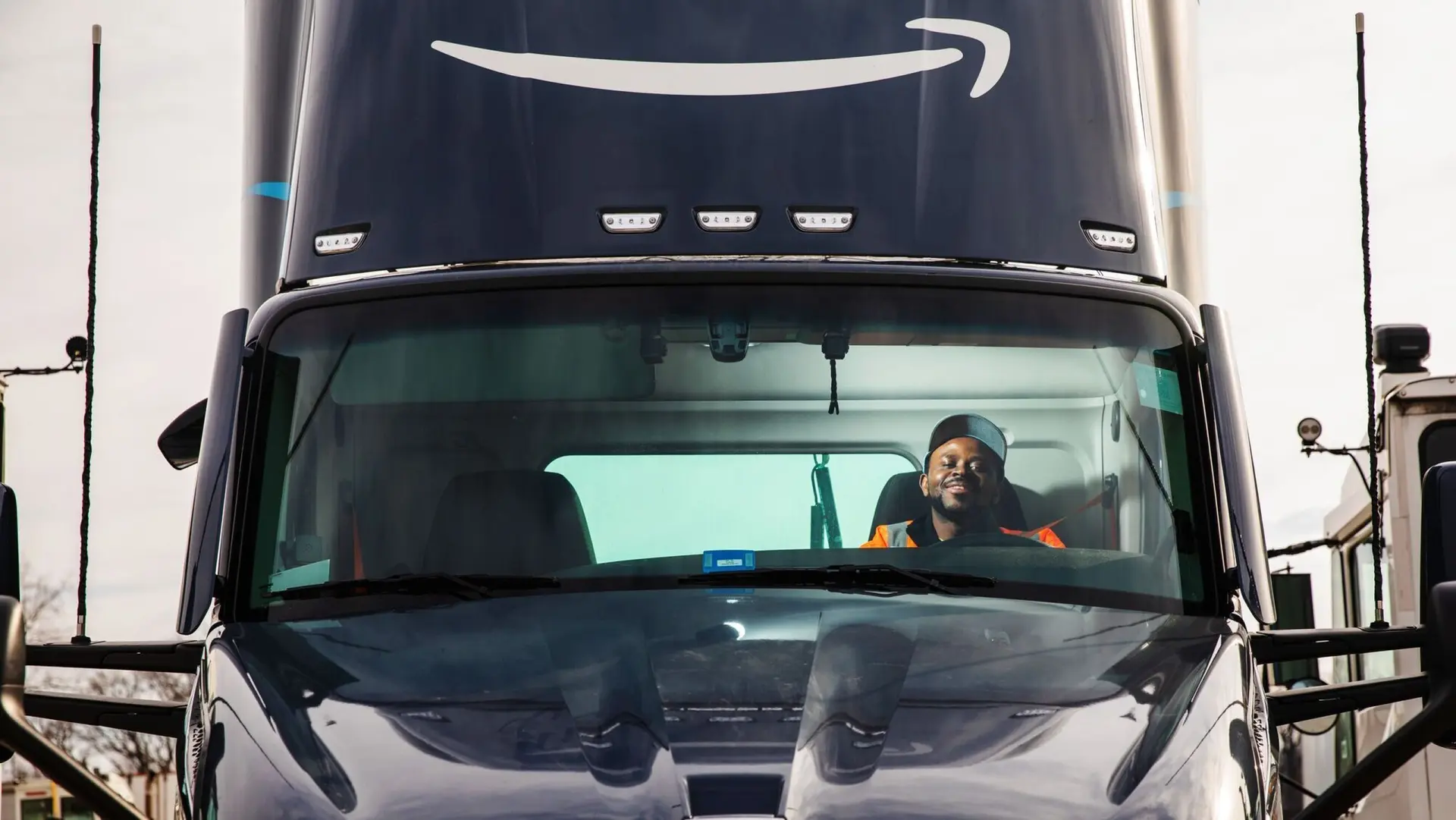 Local Truck Drivers: Daily Home Routes, Real Salaries, Benefits, and Application Guide